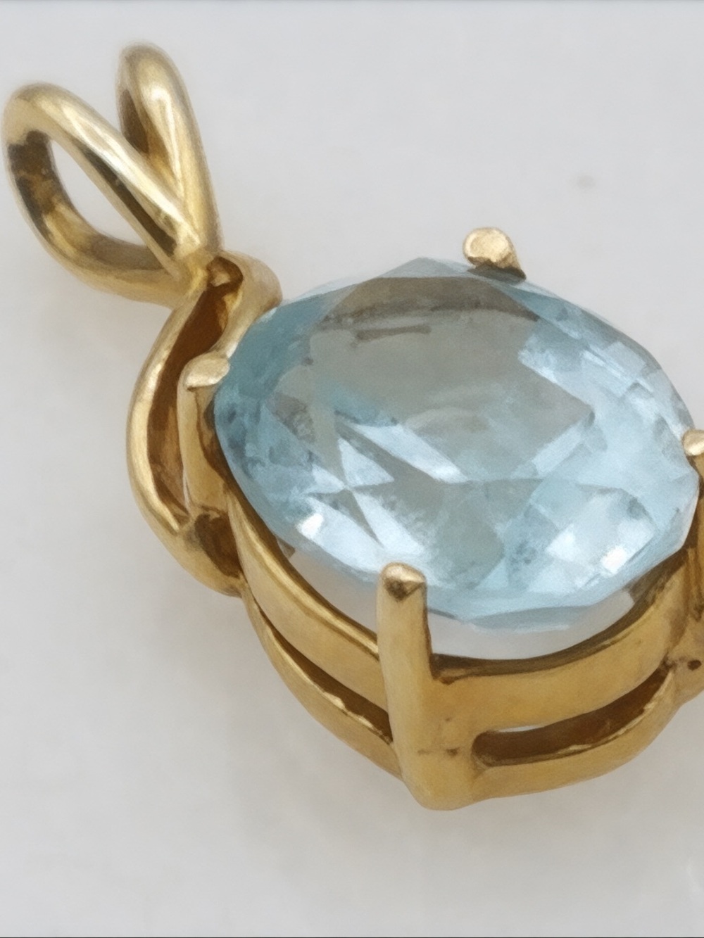 Vintage Elegant 10 Kt Gold and Blue Topaz Pendant